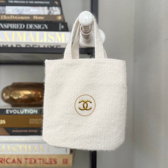 NIB Chanel GWP small fuzzy cream beige tote bag with box - Picture 2 of 5